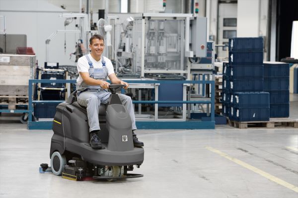 Giải pháp làm sạch vượt trội với máy chà sàn liên hợp ngồi lái – nhanh, tiện lợi, hiệu quả